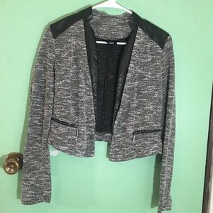 🦋5/$20🦋 Black & Gray Crop Blazer
